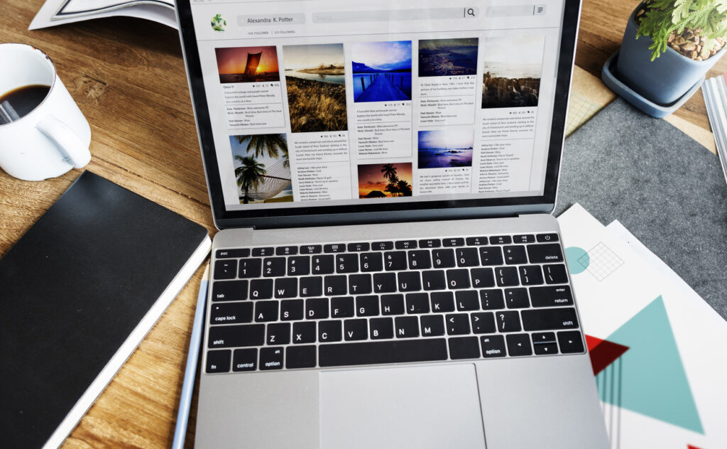 Laptop screen with blogging formats